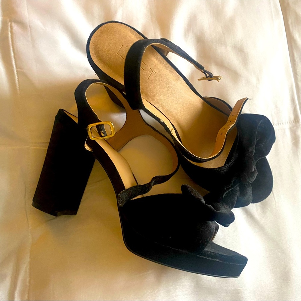 Loft strappy bow heel